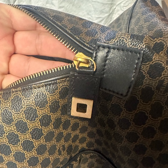 Celine duffle with lock and key- very good condition- very little wear - Picture 8 of 8